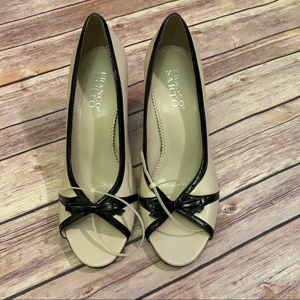 FRANCO SARTO Creme and Black trim Wedge Shoes Sz 7